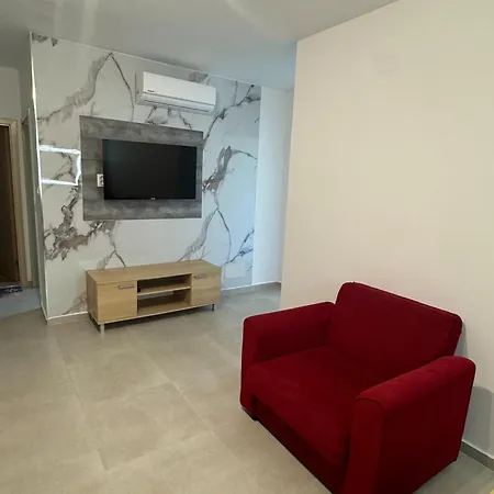 Aпартамент Sunny Apartment